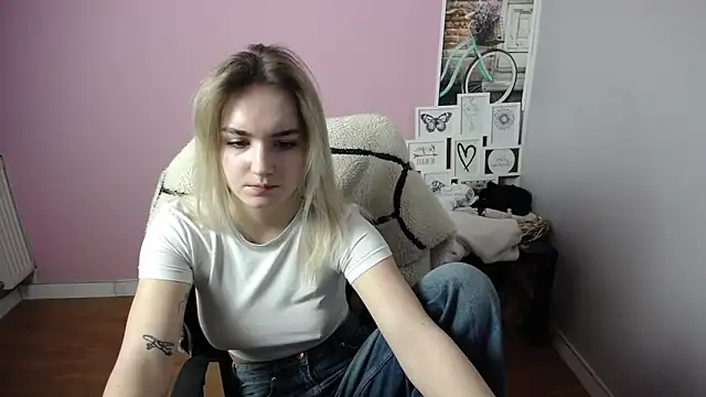 Snapshot of viktoria_lovely chatting on February 2025 10:05:01 AM viktoria lovely online show from February 2025 10:05:01 AM