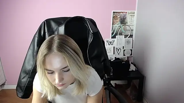 Snapshot of viktoria_lovely chatting on October 2025 10:36:01 AM viktoria lovely online show from October 2025 10:36:01 AM