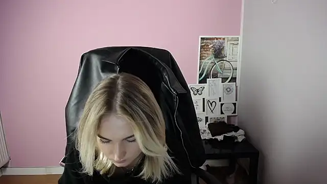 Snapshot of viktoria_lovely chatting on October 2025 08:58:02 AM viktoria lovely online show from October 2025 08:58:02 AM