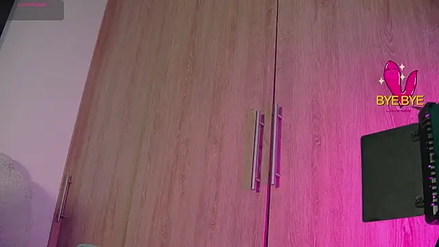 aidaadams online show from October 2025 11:00:01 AM