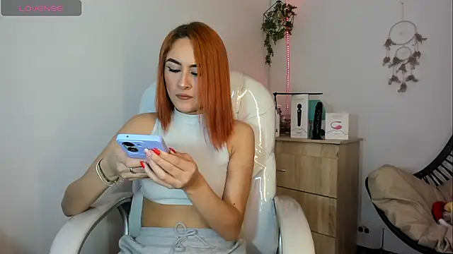 Snapshot of Tiarha chatting on December 2024 04:54:02 AM Tiarha online show from December 2024 04:54:02 AM