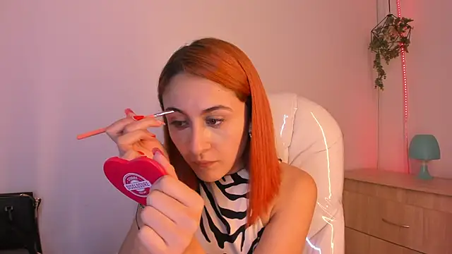 Snapshot of Tiarha chatting on December 2024 04:29:02 AM Tiarha online show from December 2024 04:29:02 AM