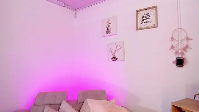 Snapshot of Tiarha chatting on February 2025 04:39:01 AM Tiarha online show from February 2025 04:39:01 AM