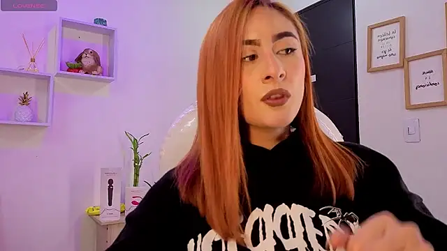 Snapshot of Tiarha chatting on October 2025 02:56:01 AM Tiarha online show from October 2025 02:56:01 AM