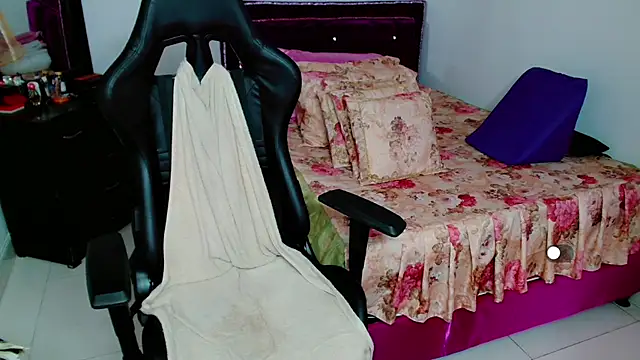 Lily Benet1 online show from February 2025 08:33:02 PM