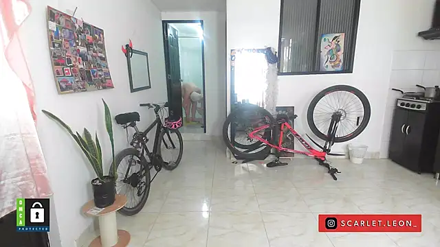 Scarletleon77 online show from October 2025 01:40:02 PM