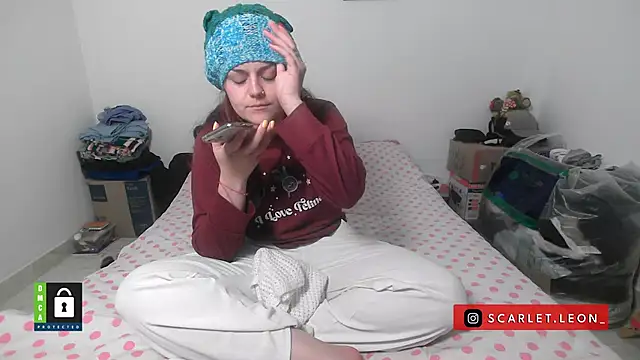 Scarletleon77 online show from October 2025 06:08:02 PM