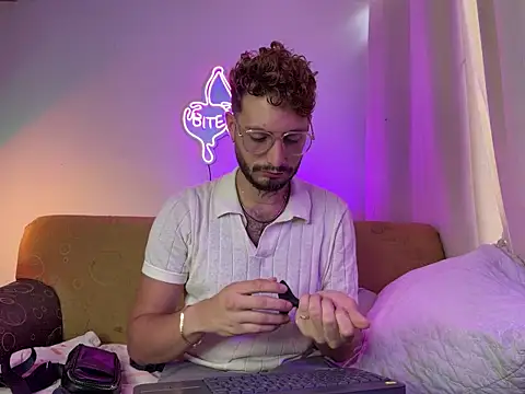 Snapshot of axel_giracr chatting on October 2025 07:14:01 PM axel giracr online show from October 2025 07:14:01 PM