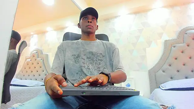 Snapshot of JacksonMuller_ chatting on December 2024 11:40:01 AM JacksonMuller online show from December 2024 11:40:01 AM