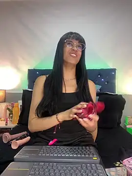 valentinabaez online show from October 2025 06:50:01 PM