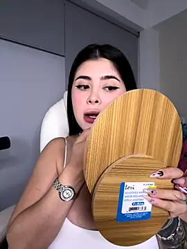 Snapshot of misslollipop04 chatting on October 2025 02:33:01 AM misslollipop04 online show from October 2025 02:33:01 AM