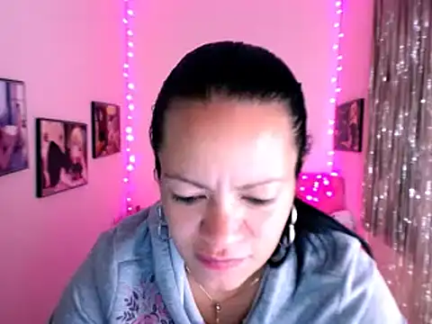 Cristal w online show from December 2024 06:17:02 PM