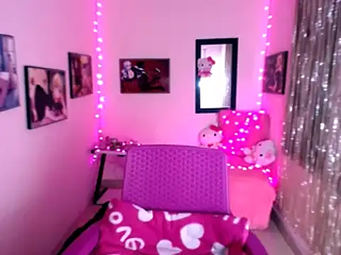 Cristal w online show from December 2024 12:22:01 PM