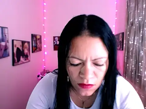 Cristal w online show from December 2024 05:48:01 PM