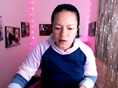 Cristal w online show from January 2025 12:37:01 PM