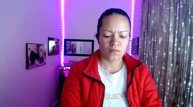 Cristal w online show from March 2025 04:22:01 PM