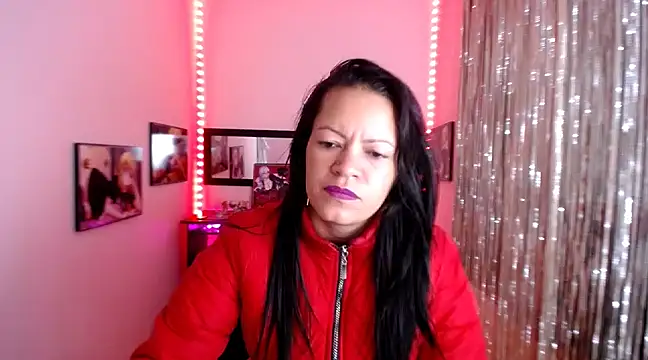 Cristal w online show from March 2025 04:24:02 PM