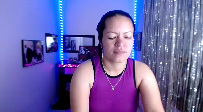 Cristal w online show from March 2025 03:25:01 PM