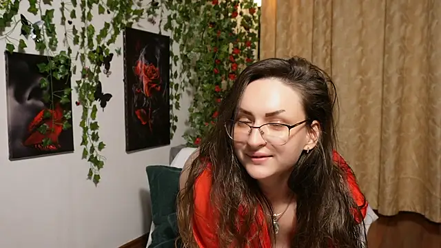 NaughtYHomemadE online show from October 2025 10:30:01 PM