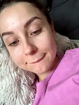 Snapshot of ellie_ssexy chatting on October 2025 04:18:02 AM ellie ssexy online show from October 2025 04:18:02 AM