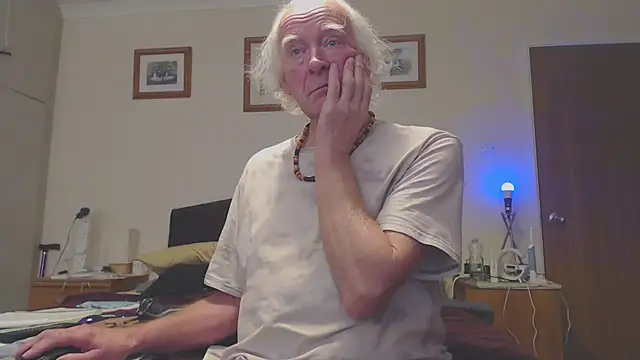 WaverlyKernow online show from February 2025 12:39:01 PM