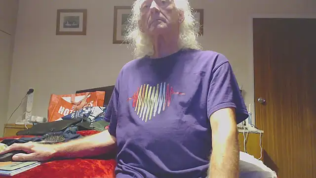 Snapshot of WaverlyKernow chatting on October 2025 06:47:02 PM WaverlyKernow online show from October 2025 06:47:02 PM