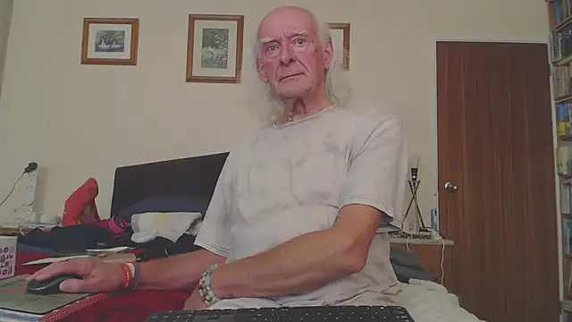 Snapshot of WaverlyKernow chatting on October 2025 03:35:02 PM WaverlyKernow online show from October 2025 03:35:02 PM