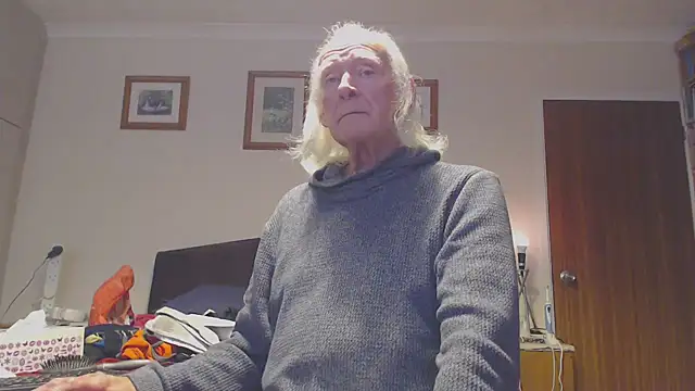 Snapshot of WaverlyKernow chatting on October 2025 01:33:02 PM WaverlyKernow online show from October 2025 01:33:02 PM