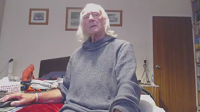 Snapshot of WaverlyKernow chatting on October 2025 02:07:02 PM WaverlyKernow online show from October 2025 02:07:02 PM