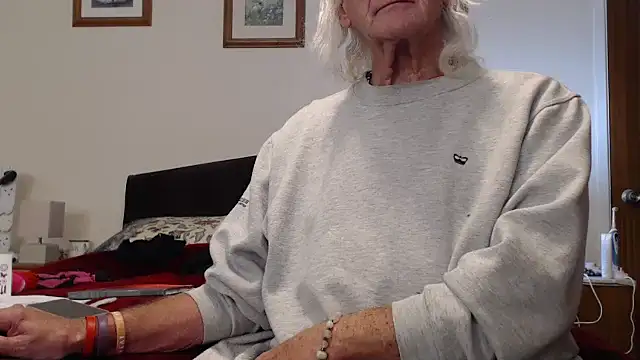 Snapshot of WaverlyKernow chatting on November 2025 10:06:02 AM WaverlyKernow online show from November 2025 10:06:02 AM