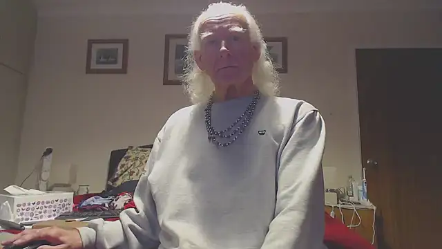 Snapshot of WaverlyKernow chatting on November 2025 10:26:02 AM WaverlyKernow online show from November 2025 10:26:02 AM