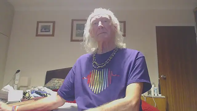 Snapshot of WaverlyKernow chatting on November 2025 12:05:02 PM WaverlyKernow online show from November 2025 12:05:02 PM