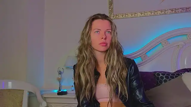 Real Tini online show from October 2025 08:33:01 AM