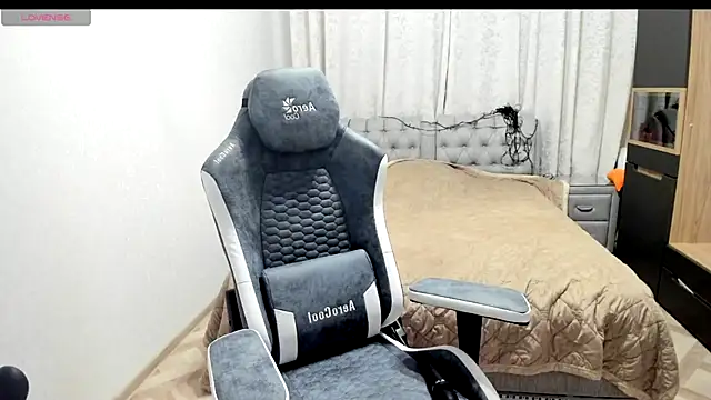 Snapshot of rocky_foxy chatting on December 2024 09:40:02 PM rocky foxy online show from December 2024 09:40:02 PM