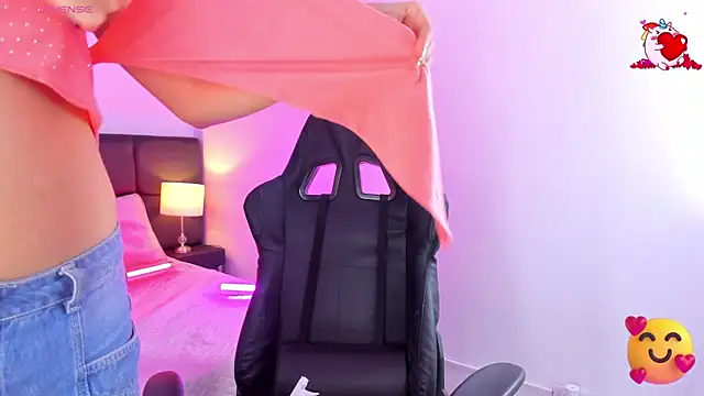 Snapshot of Megan_Miles02 chatting on March 2025 02:27:01 AM Megan Miles02 online show from March 2025 02:27:01 AM