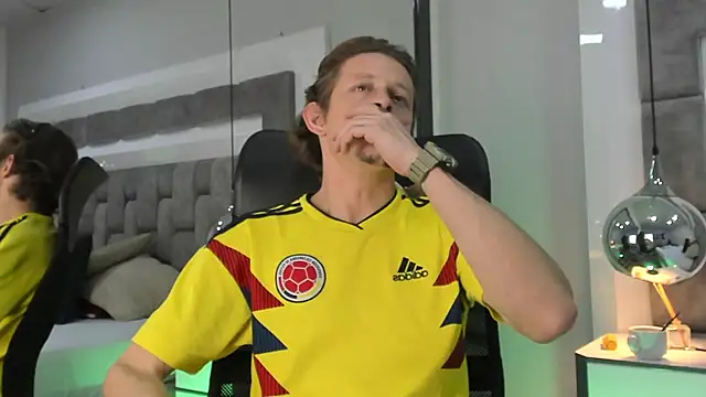 Snapshot of AnthonyAlso chatting on November 2025 09:03:01 PM AnthonyAlso online show from November 2025 09:03:01 PM