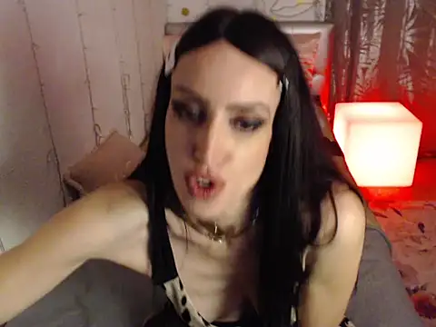 Snapshot of AlicianeFrancaise chatting on December 2024 05:51:01 PM AlicianeFrancaise online show from December 2024 05:51:01 PM