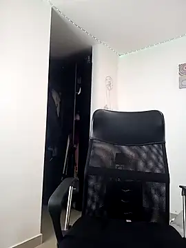 Snapshot of tata_laima__ chatting on February 2025 04:50:01 PM tata laima online show from February 2025 04:50:01 PM