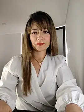 Snapshot of tata_laima__ chatting on November 2025 01:21:02 PM tata laima online show from November 2025 01:21:02 PM