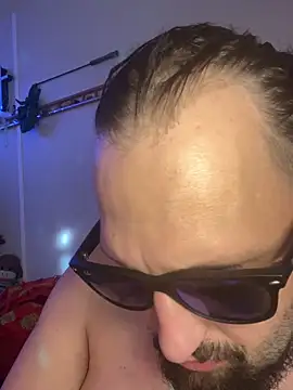 BobbyQ29 online show from November 2025 10:42:01 PM