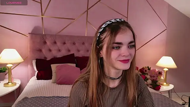 Snapshot of SophieSuvi chatting on December 2024 02:11:02 PM SophieSuvi online show from December 2024 02:11:02 PM