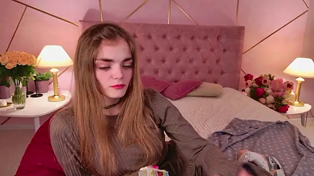 Snapshot of SophieSuvi chatting on December 2024 05:17:02 PM SophieSuvi online show from December 2024 05:17:02 PM