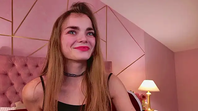 Snapshot of SophieSuvi chatting on December 2024 08:22:01 PM SophieSuvi online show from December 2024 08:22:01 PM