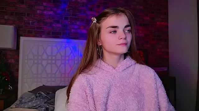 Snapshot of SophieSuvi chatting on December 2024 05:53:02 PM SophieSuvi online show from December 2024 05:53:02 PM