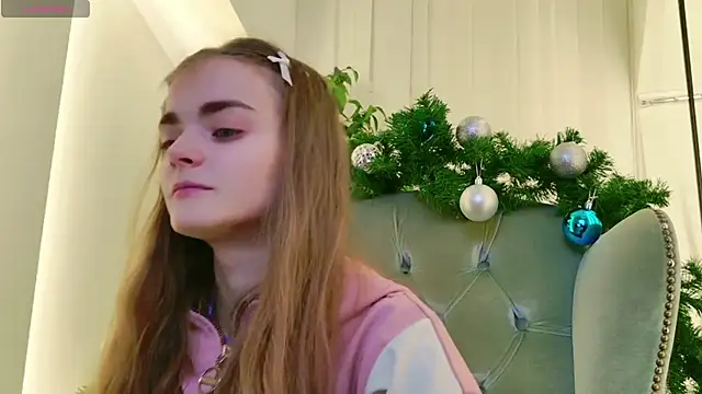 Snapshot of SophieSuvi chatting on December 2024 12:55:01 PM SophieSuvi online show from December 2024 12:55:01 PM
