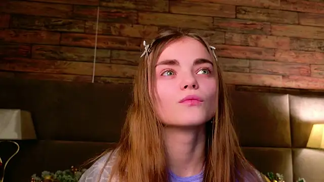Snapshot of SophieSuvi chatting on December 2024 07:03:02 PM SophieSuvi online show from December 2024 07:03:02 PM