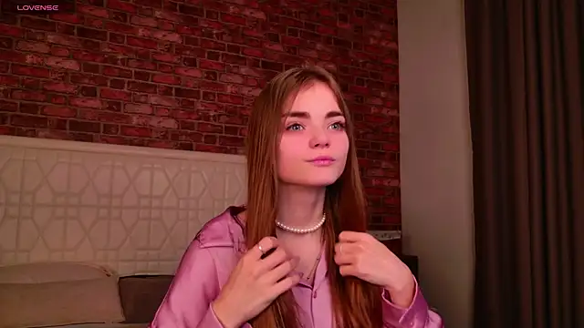 Snapshot of SophieSuvi chatting on December 2024 01:59:02 PM SophieSuvi online show from December 2024 01:59:02 PM