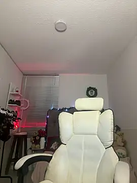 AmandaSLE online show from December 2024 10:39:01 AM