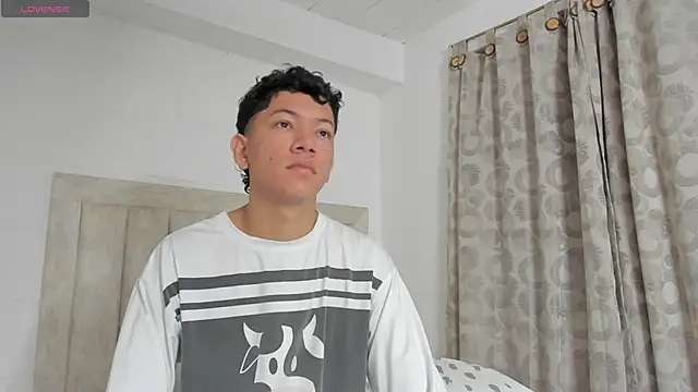 JulianRose 1 online show from December 2024 11:09:01 AM