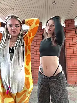 Snapshot of TwixCouple chatting on November 2025 01:14:02 PM TwixCouple online show from November 2025 01:14:02 PM